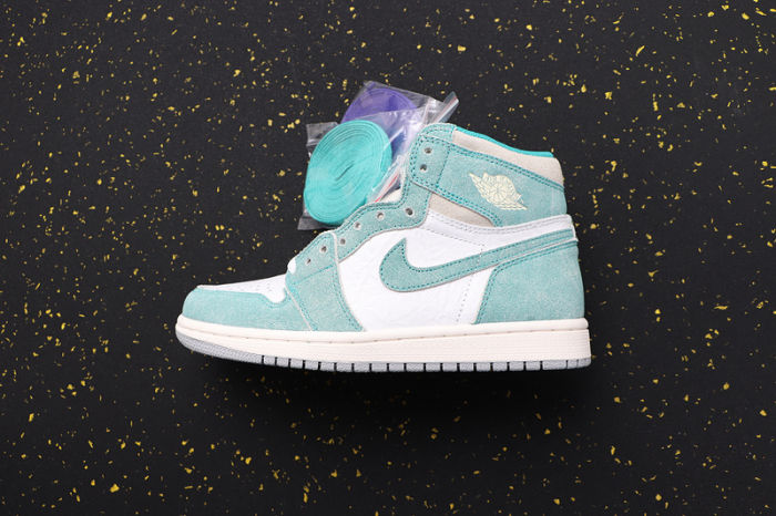 Women's AJ 1 High Retro Classics Shoes 575441-311