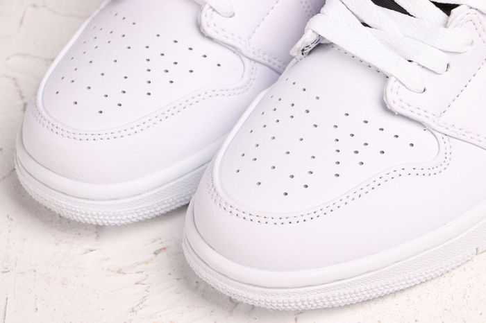 AJ 1 Mid Retro Classics Shoes 554724-116