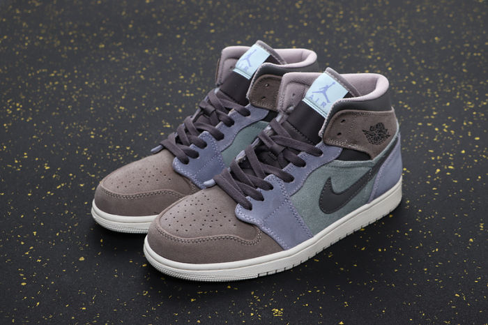 AJ 1 Mid Retro Classics Shoes 852542-203