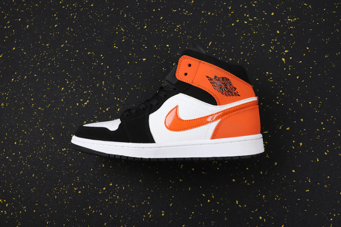 AJ 1 Mid Retro Classics Shoes 554724-058