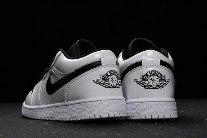 AJ 1 Low Retro Classics Shoes 553560-103