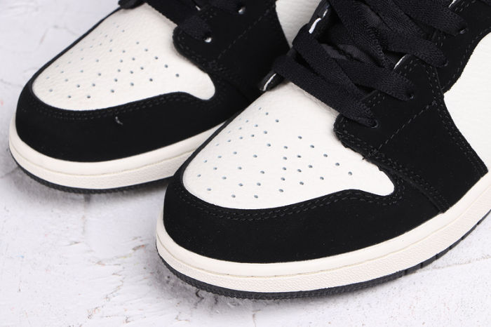 AJ 1 Mid Retro Classics Shoes 852542-010