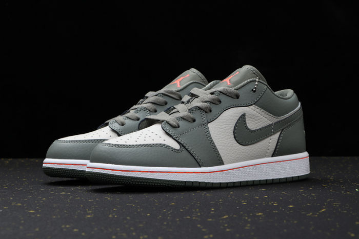 AJ 1 Low Retro Classics Shoes 553560-121