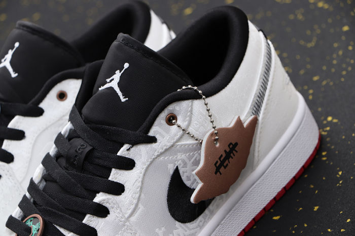 AJ 1 Low Retro Classics Shoes CU2804-100