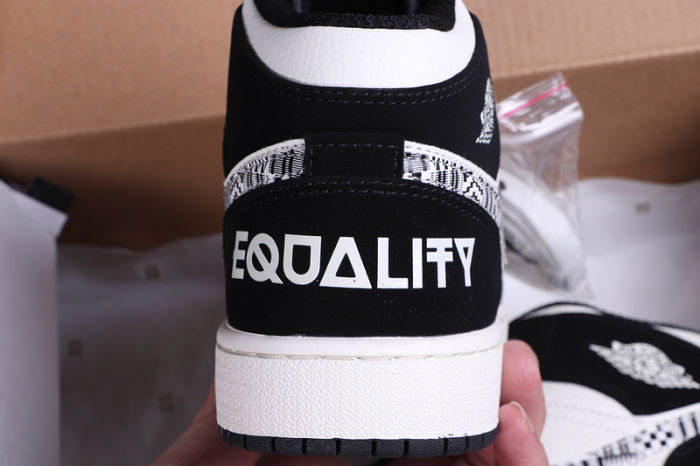 AJ 1 Mid Retro Classics Shoes 852542-010