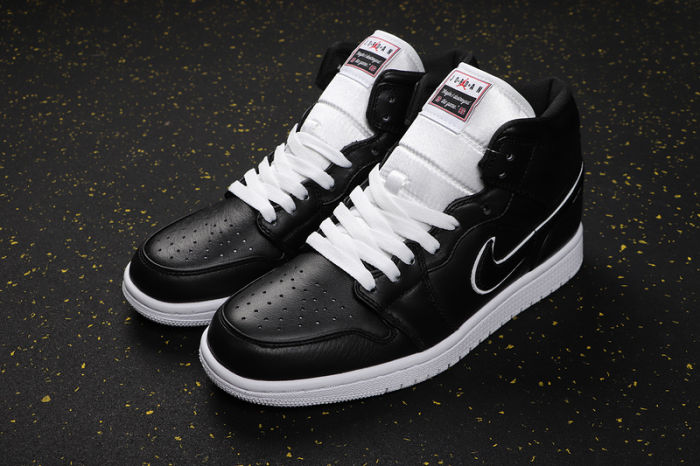 AJ 1 Mid Retro Classics Shoes 852542-016