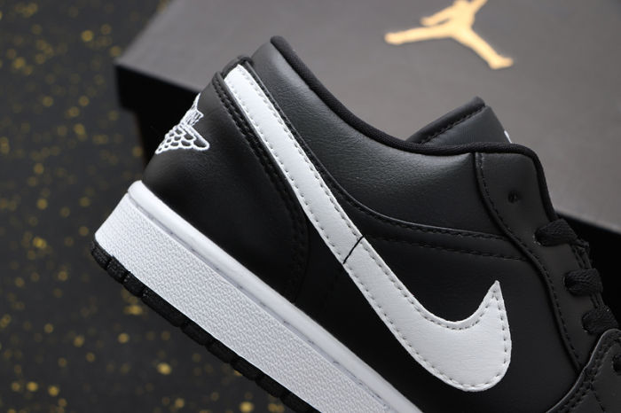 AJ 1 Low Retro Classics Shoes AO9944-001