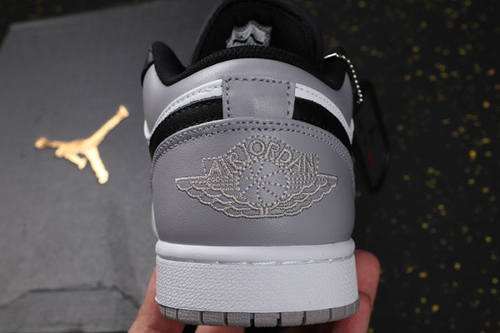 AJ 1 Low Retro Classics Shoes 553558-110