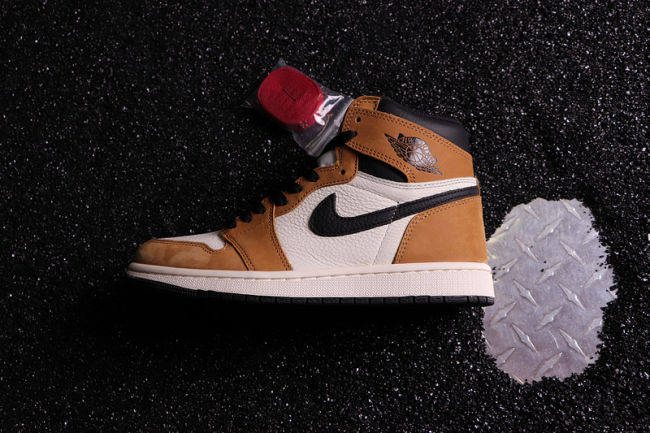 AJ 1 High Retro Classics Shoes 555088-700