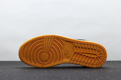 AJ 1 Low Retro Classics Shoes 553558-127