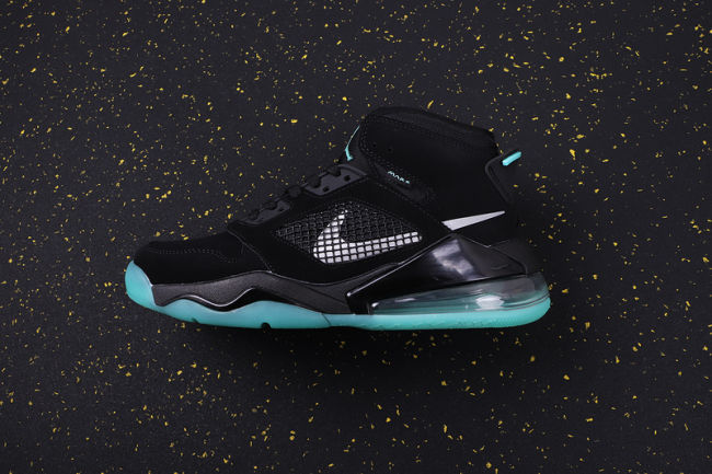 AJ270 Retro Classics Shoes CD7070-003