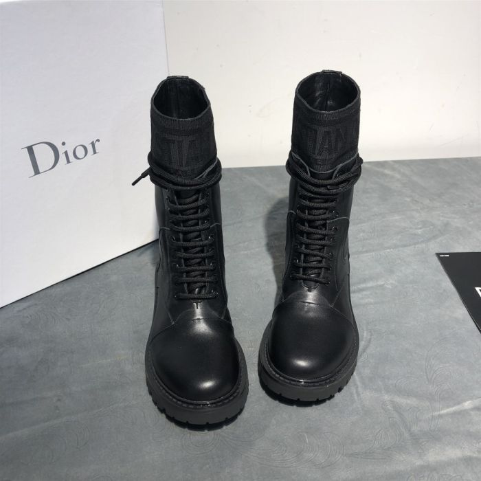 2020Dior Dior autumn and winter new product one-step Martin boots 👒Fashion and trend coexist ⚡Imported calfskin with technical embroidered fabrics 〽 original one-to-one order, Fabric: Imported calfskin/technical fabric Inside: water dyed sheepskin Outsole: Original TPU outsole Bottom thickness: heel 3cm forefoot 1.5cm
