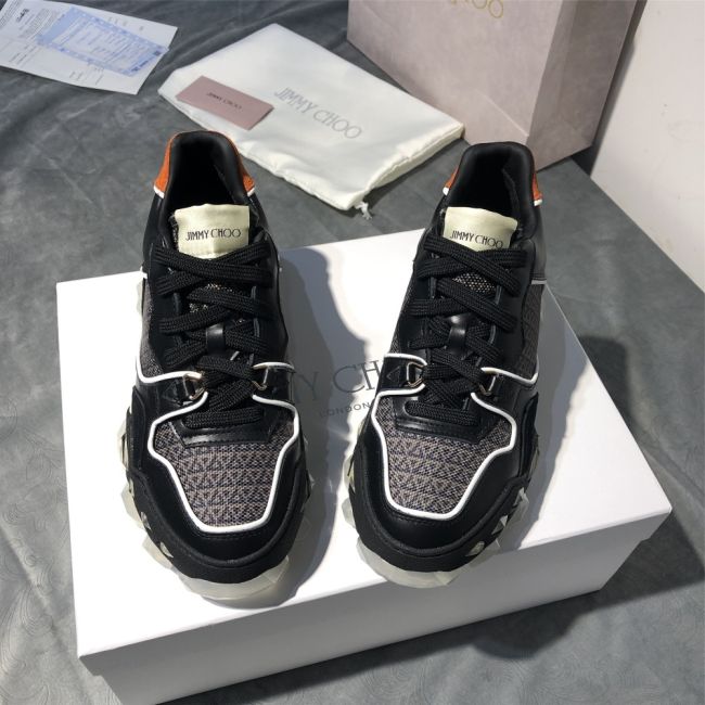 In 2020, the JC Sports Department will bring a series of luxurious, charming, hand-made and shocking works  Noble Series , which will inject unlimited creativity and details into this season's design.  The most eye-catching, most charming pair of shoes 👡, uses an unexpected new way to shine.  The fabric is selected from imported cowhide material combined with sequins to bring a luxurious and exquisite look. The exaggerated outsole shape creates just the right sense of modernity. ! The design is casual and