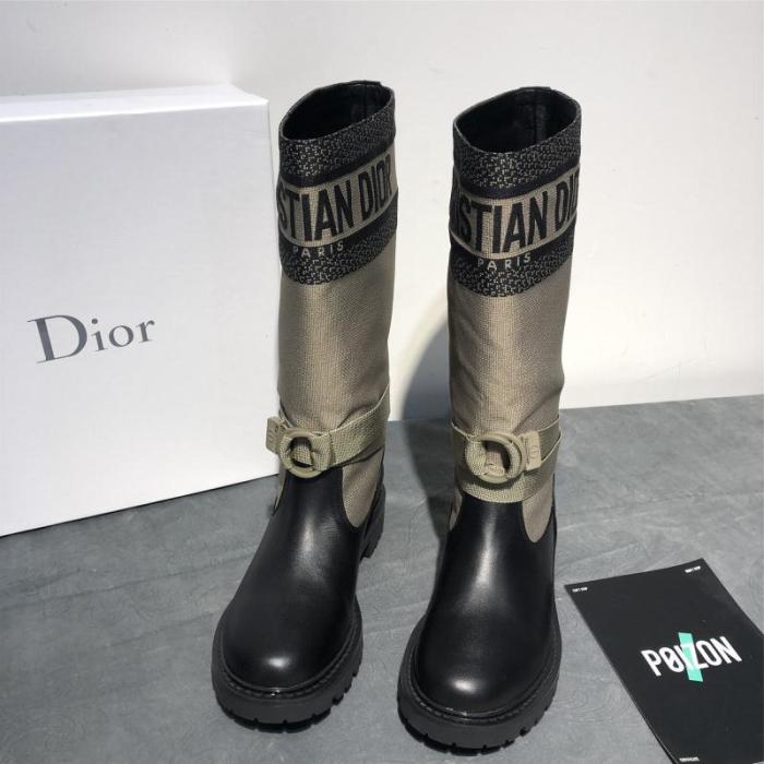 2020Dior Dior autumn and winter new product one-step knight army boots 👒Fashion and trend coexist ⚡Imported calfskin with technical embroidered fabric〽The original version is customized one by one, not ordinary flying fabrics, the price is several times different, and those who understand the goods will know at a glance Fabric: Imported calfskin/technical fabric Inside: water dyed sheepskin Outsole: Original TPU outsole Bottom thickness: heel 3cm forefoot 1.5cm