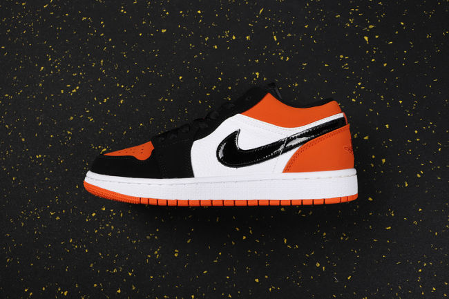 AJ 1 Low Retro Classics Shoes 553558-128