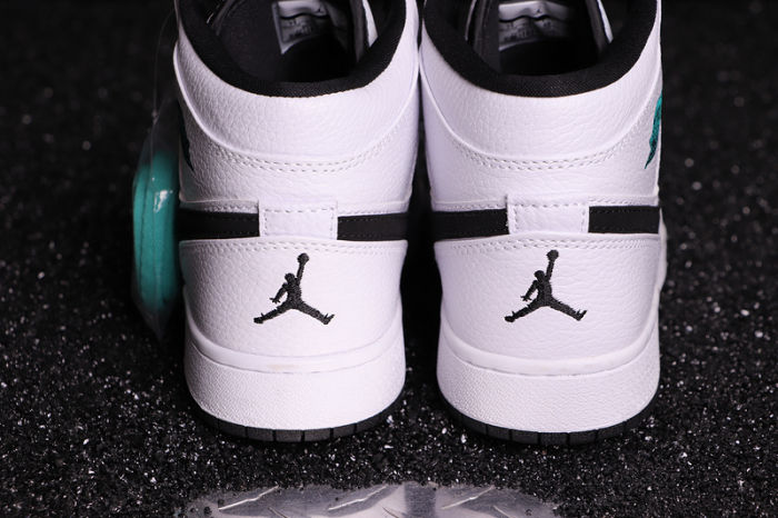Women's AJ 1 Mid Retro Classics Shoes 554724-122