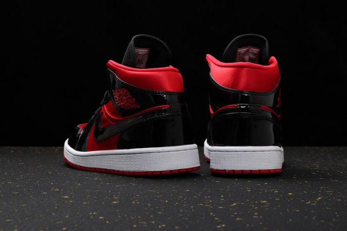 AJ 1 Mid Retro Classics Shoes BQ6472-600