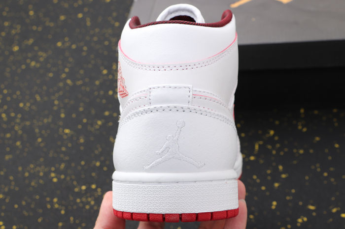 AJ 1 Mid Retro Classics Shoes 554724-103