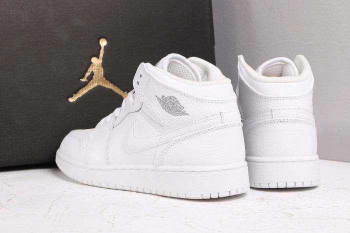 AJ 1 Mid Retro Classics Shoes 554724-109