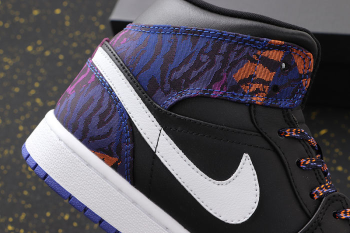 Women's AJ 1 Mid Retro Classics Shoes AV5174-005