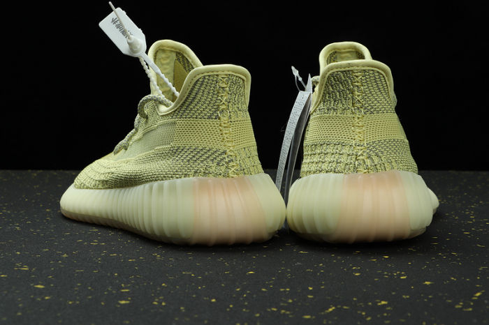 YEEZY BOOST 350 V2