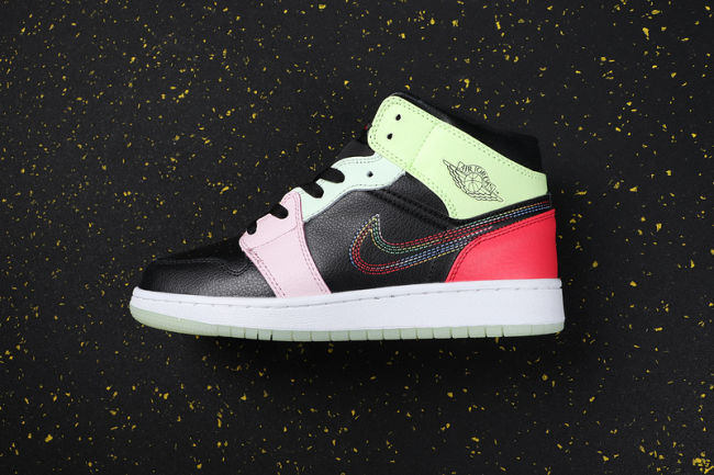 Women's AJ 1 Mid Retro Classics Shoes AV5174-076