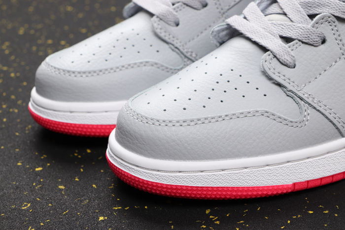 Women's AJ 1 Mid Retro Classics Shoes 555112-060