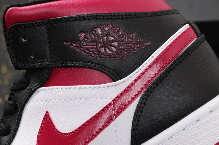 AJ 1 Mid Retro Classics Shoes 554724-066