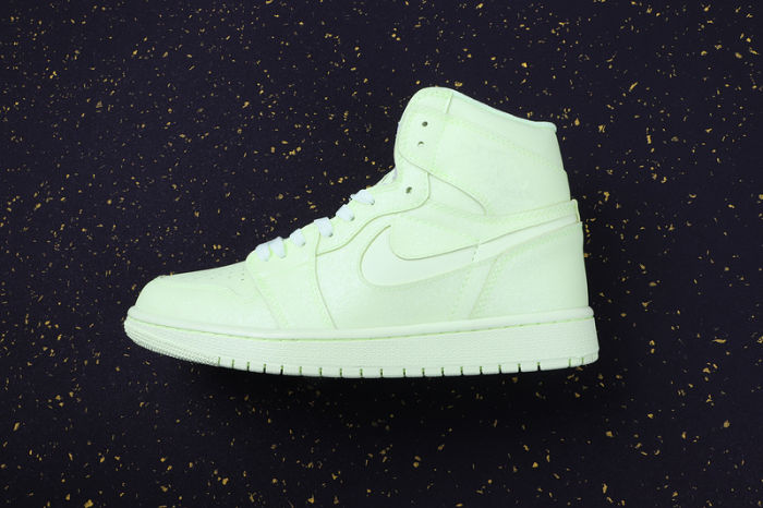 AJ 1 High Retro Classics Shoes 907958-700