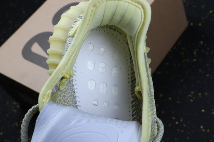 YEEZY BOOST 350 V2