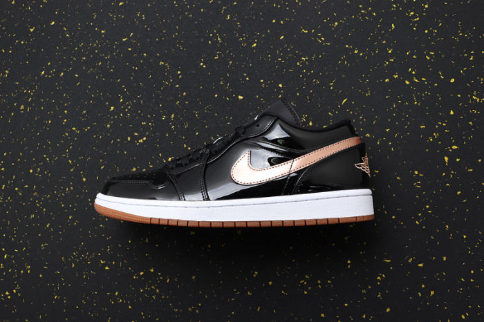 AJ 1 Low Retro Classics Shoes 554723-032