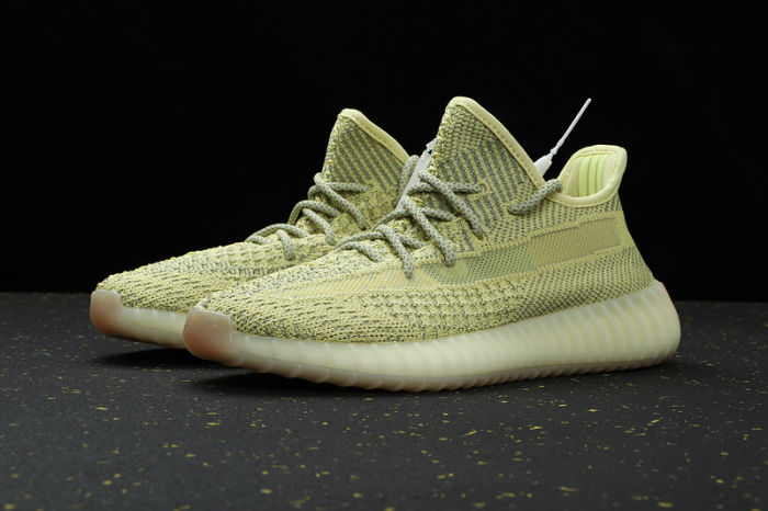 YEEZY BOOST 350 V2