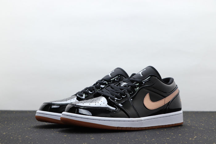 AJ 1 Low Retro Classics Shoes 554723-032