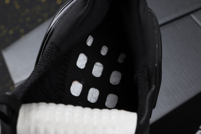 UltraBOOST 20