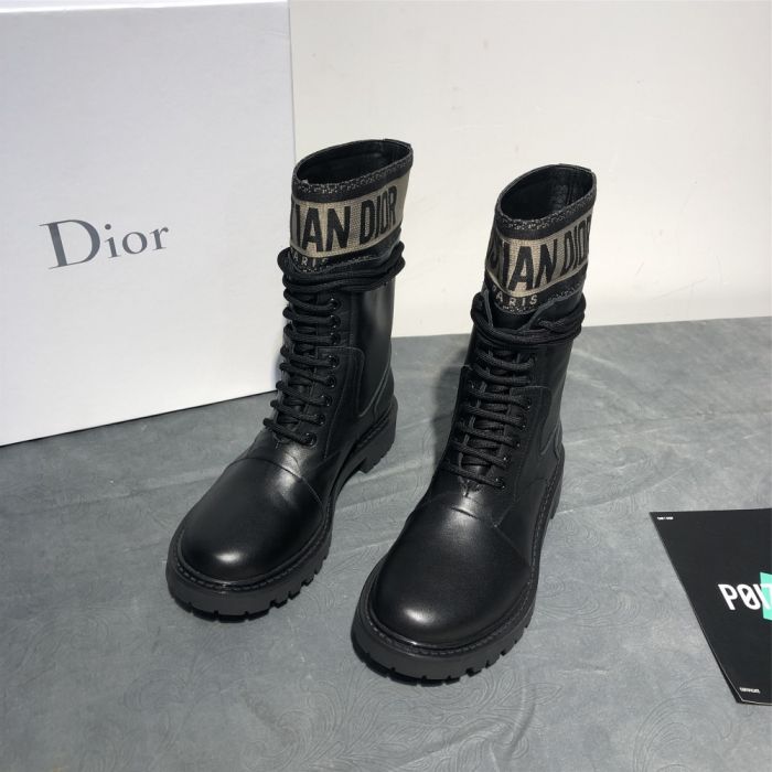 2020 Dior Dior autumn and winter new product one-step Martin boots 👒Fashion and trend coexist ⚡Imported calfskin with technical embroidery fabric〽The original version is made one by one, not ordinary flying fabrics, the price is several times different, and those who understand the goods will know at a glance Fabric: Imported calfskin/technical fabric Inside: water dyed sheepskin Outsole: Original TPU outsole Bottom thickness: heel 3cm forefoot 1.5cm