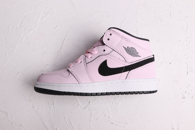 Women's AJ 1 Mid Retro Classics Shoes 555112-601