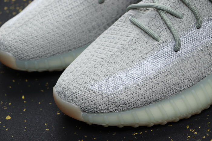YEEZY BOOST 350 V2