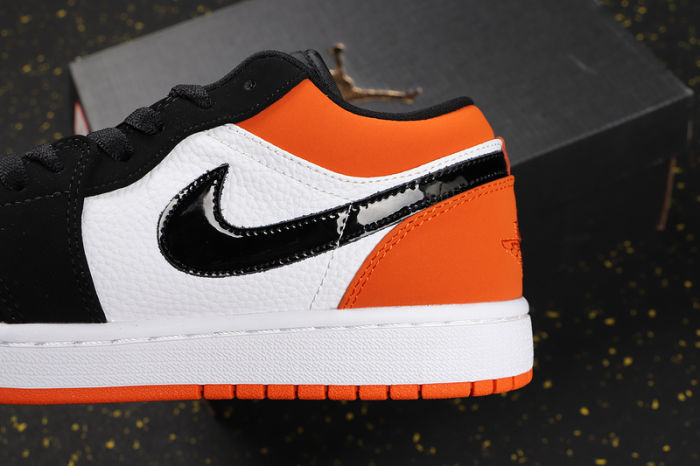 AJ 1 Low Retro Classics Shoes 553558-128