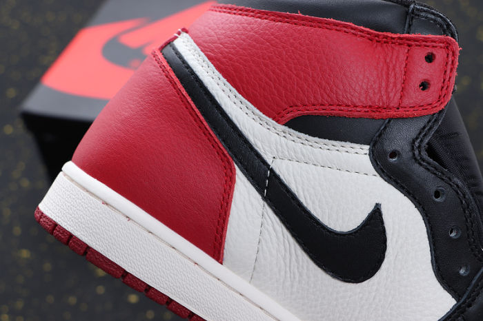 AJ 1 High Retro Classics Shoes 555088-610