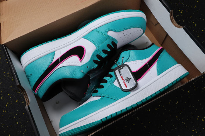 AJ 1 Low Retro Classics Shoes 553558-306