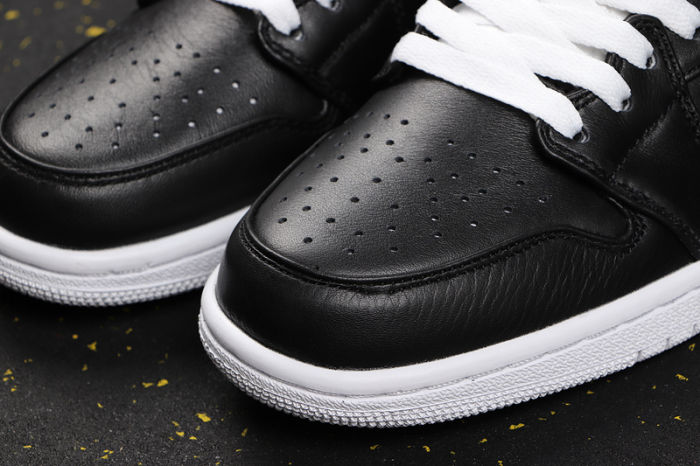 AJ 1 Mid Retro Classics Shoes 852542-016