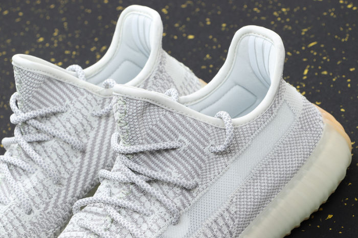 YEEZY BOOST 350 V2