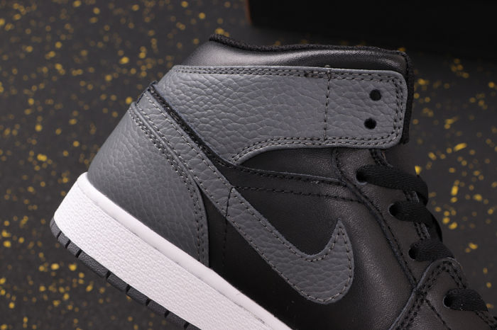AJ 1 Mid Retro Classics Shoes 554724-041