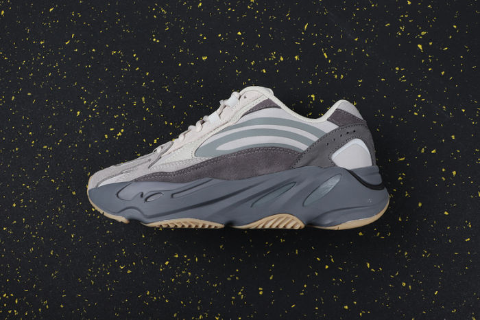 YEEZY BOOST 700