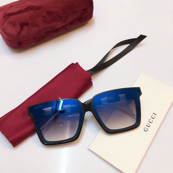 GUCCi sunglasses