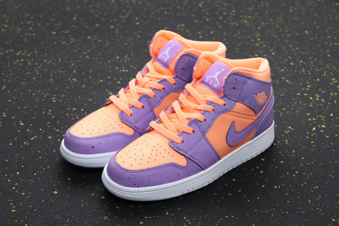 Women's AJ 1 Mid Retro Classics Shoes AV5174-800