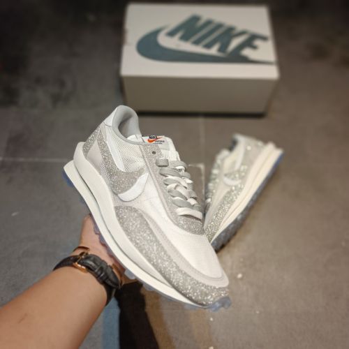Sacai x Nike tripartite co branded color shoes