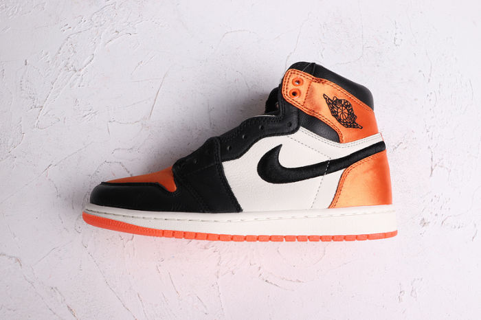 AJ 1 High Retro Classics Shoes AV3725-010