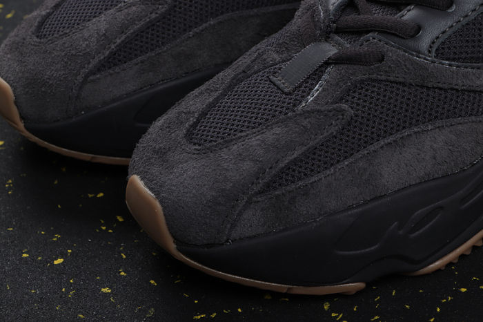 YEEZY BOOST 700