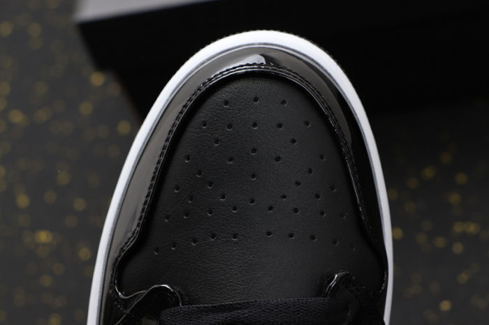 AJ 1 Low Retro Classics Shoes 553560-002